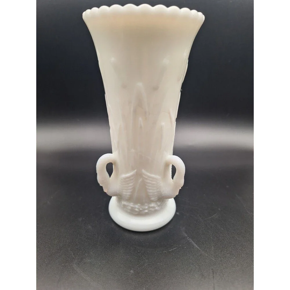 VTG Westmoreland Vase White Milk Glass Swan and Cattails 6-3/8